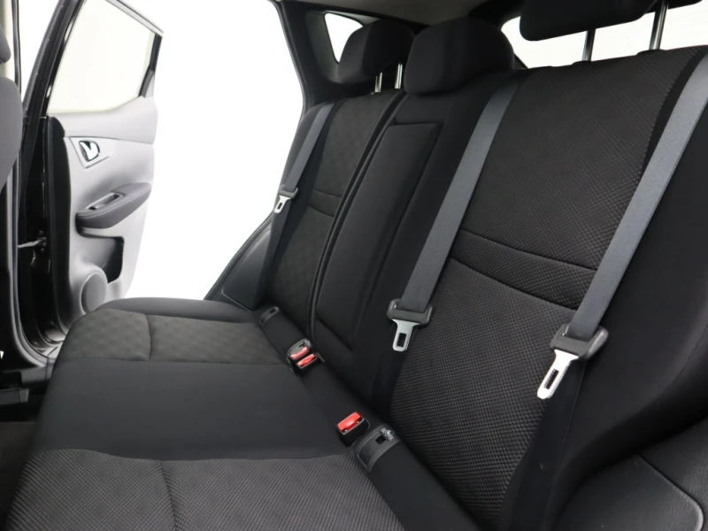Nissan Qashqai 1.2 N-Connecta, снимка 13 - Автомобили и джипове - 51193287