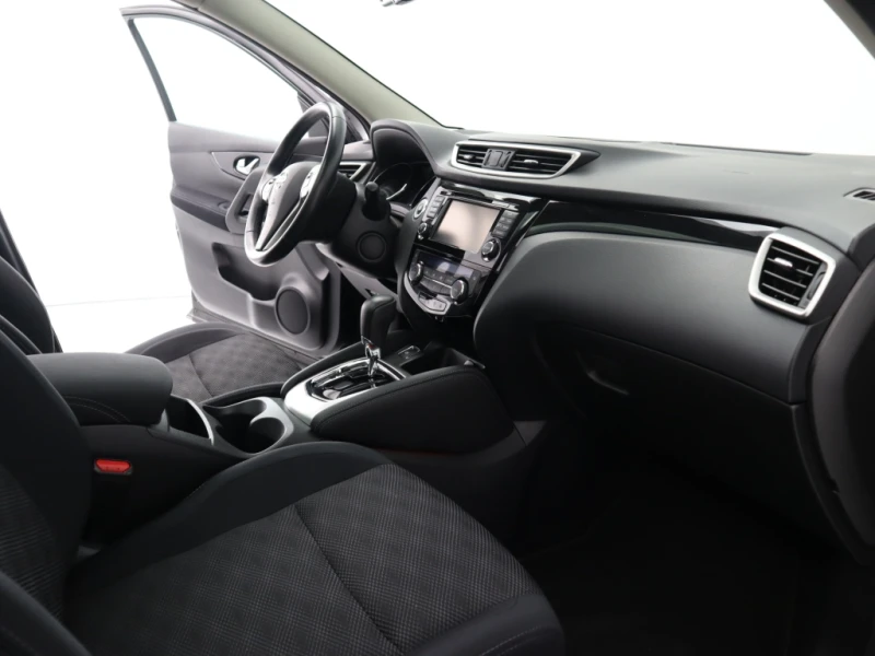 Nissan Qashqai 1.2 N-Connecta, снимка 11 - Автомобили и джипове - 51193287