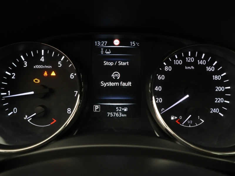 Nissan Qashqai 1.2 N-Connecta, снимка 17 - Автомобили и джипове - 51193287