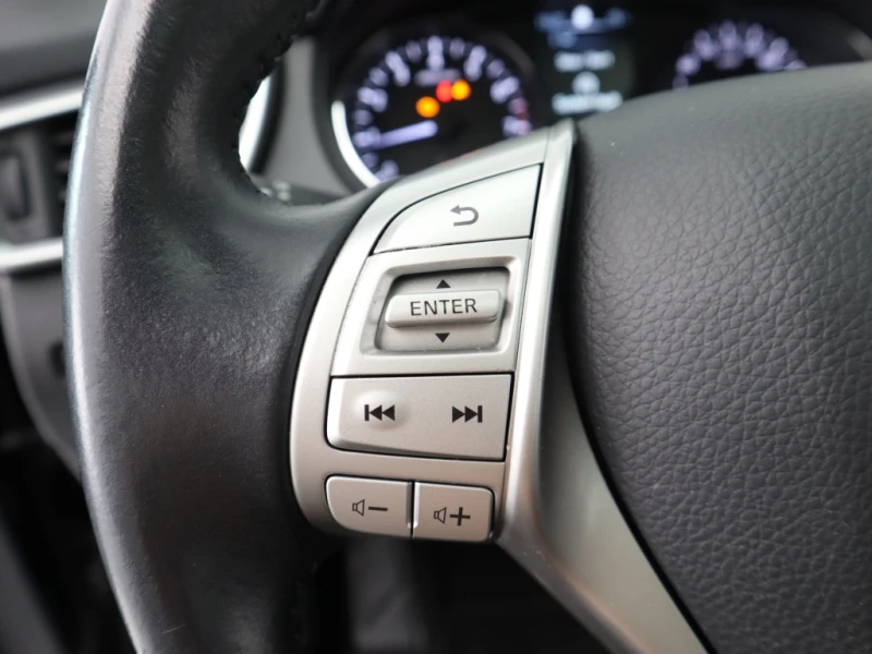 Nissan Qashqai 1.2 N-Connecta, снимка 15 - Автомобили и джипове - 51193287