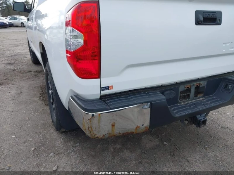 Toyota Tundra 5.7L V-8 DOHC, VVT, 381HP 4X4 Drive, снимка 11 - Автомобили и джипове - 52840139