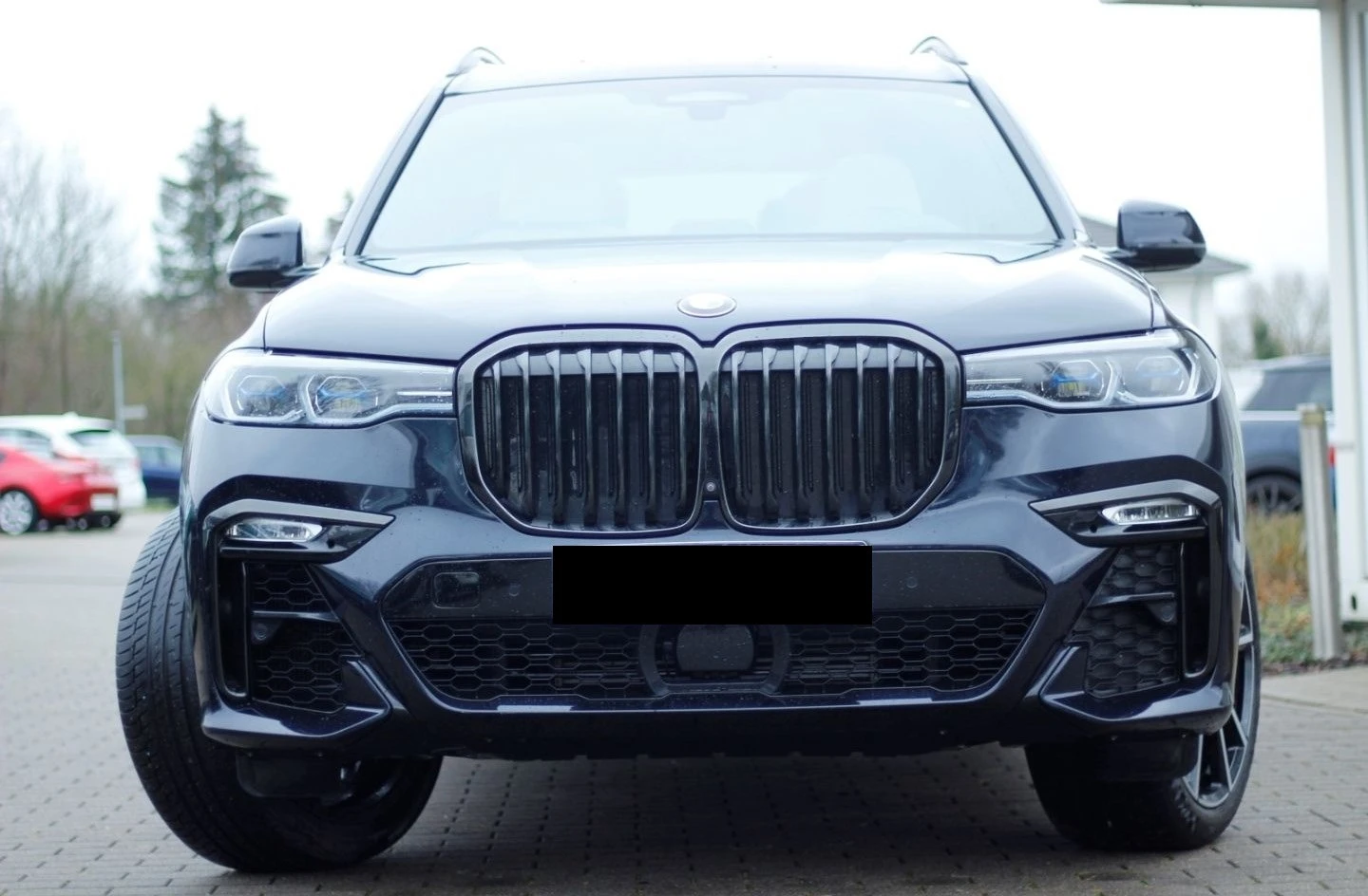 BMW X7 xDrive30d*M Sport*Laser*SkyLounge*ГАРА - изображение 3