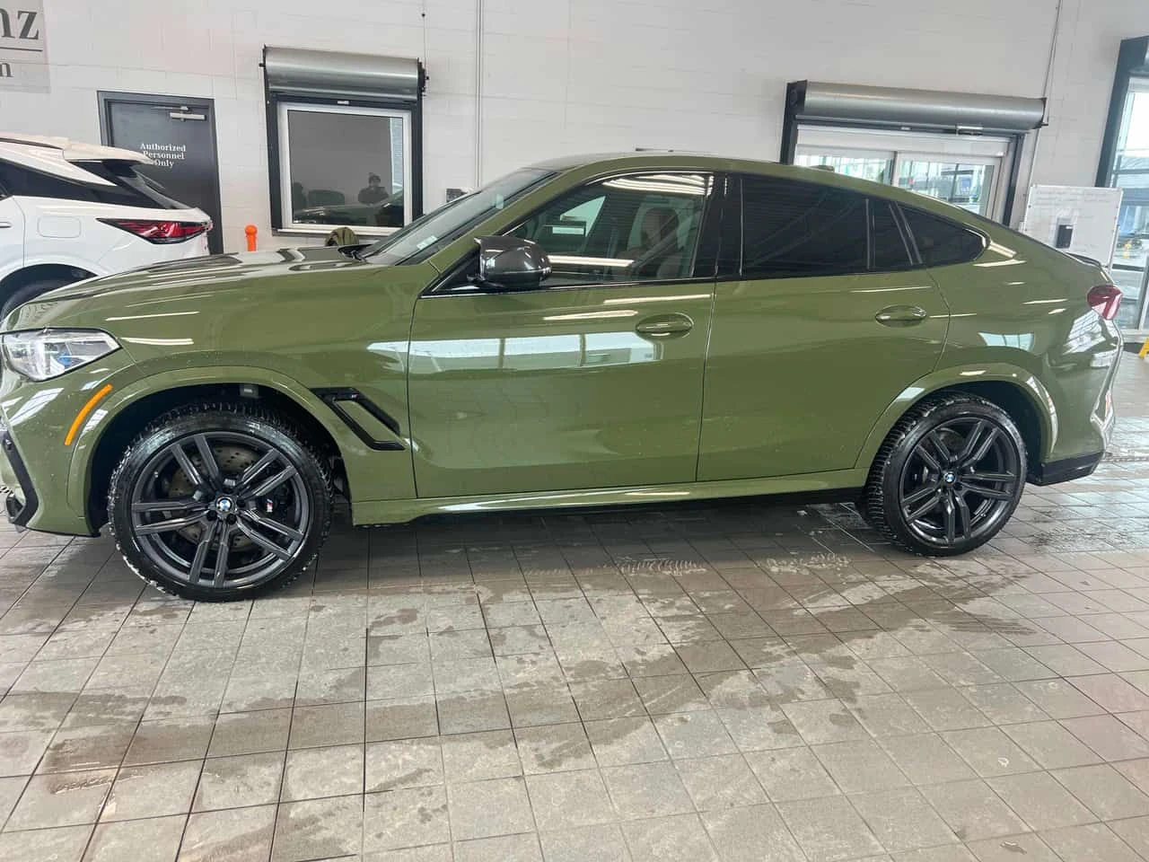 BMW X6 Competition * ГЛАВНО ПРЕДСТАВИТЕЛСТВО НА MERCEDES, снимка 3 - Автомобили и джипове - 54723777