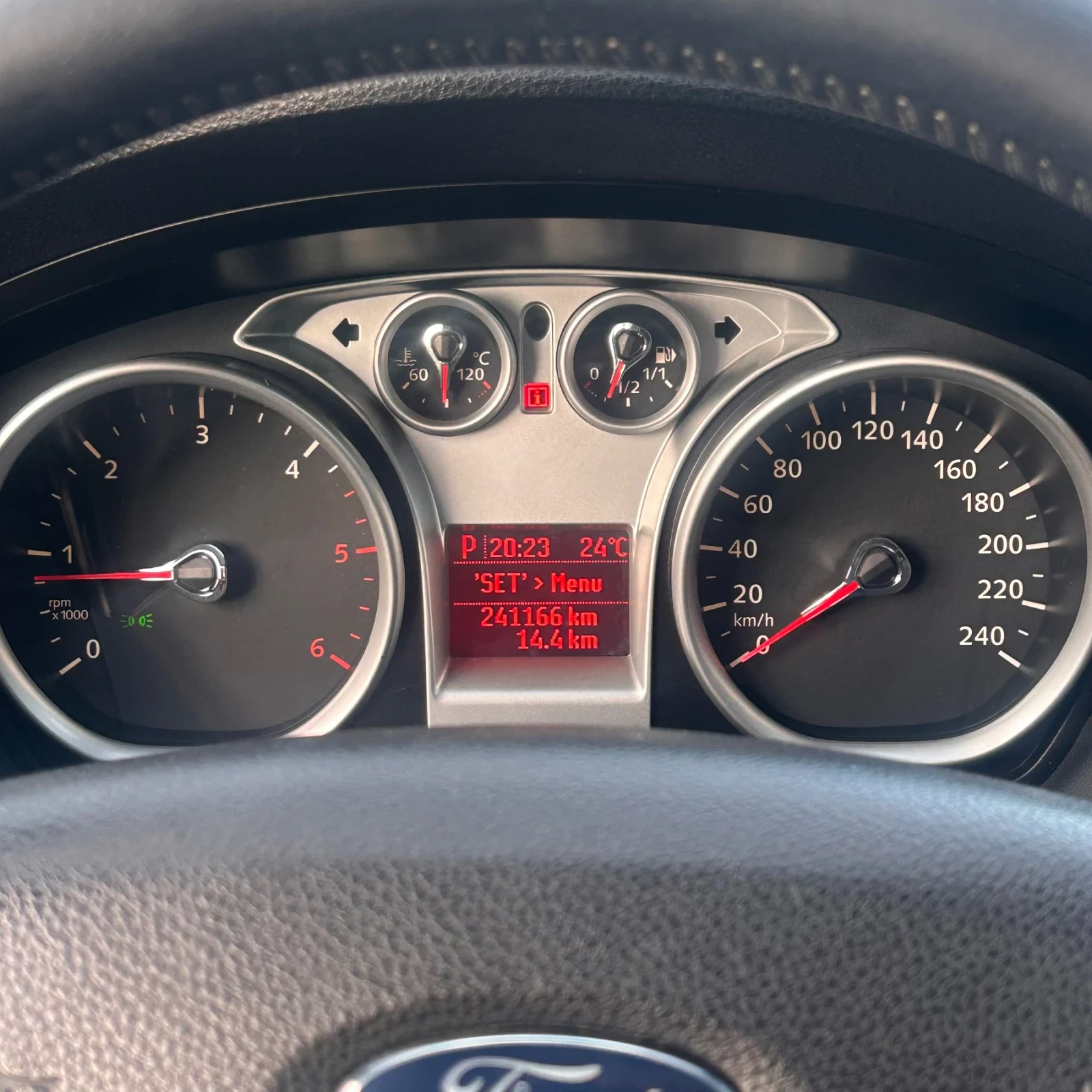 Ford Kuga Individual 4x4, снимка 9 - Автомобили и джипове - 54838336
