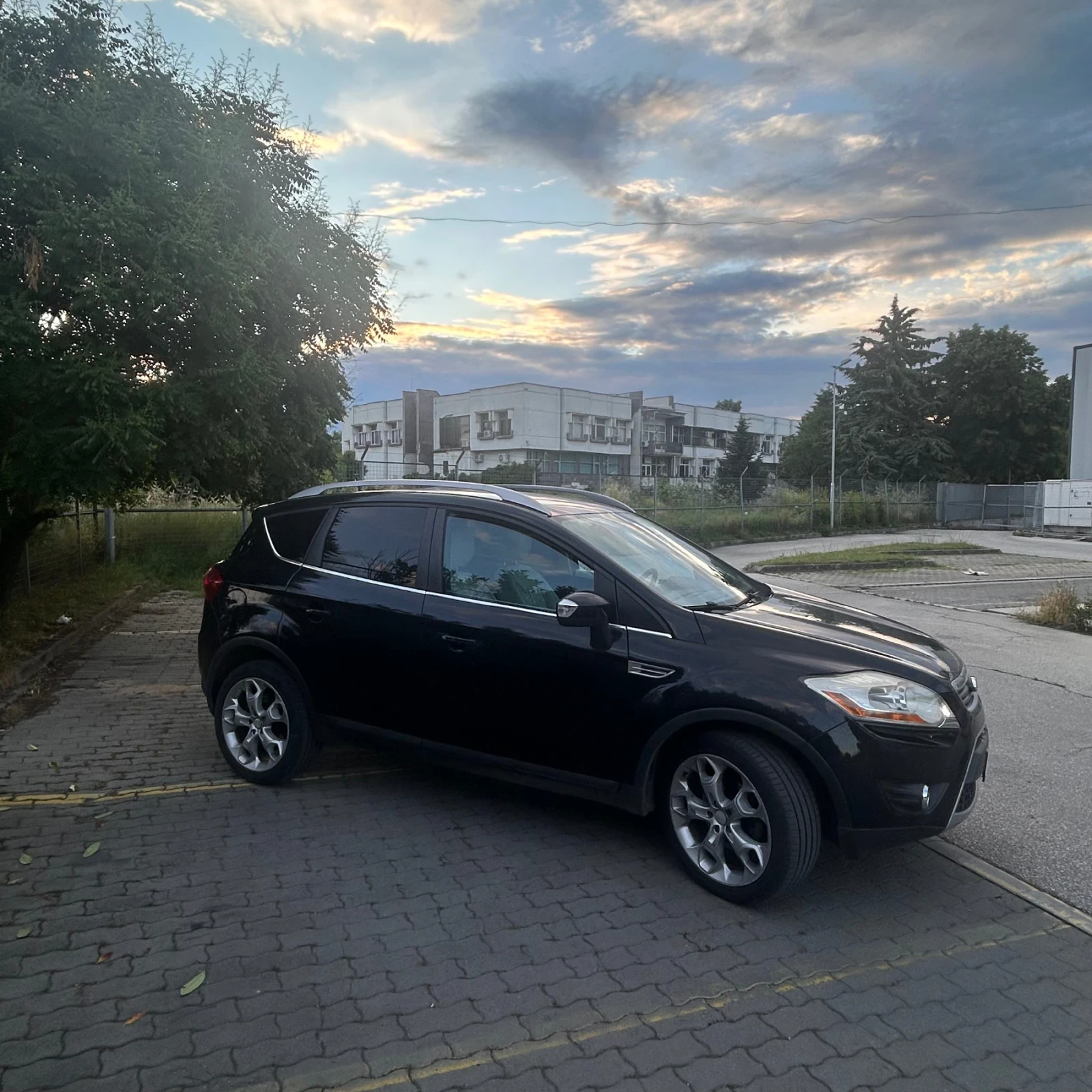 Ford Kuga Individual 4x4, снимка 3 - Автомобили и джипове - 54838336
