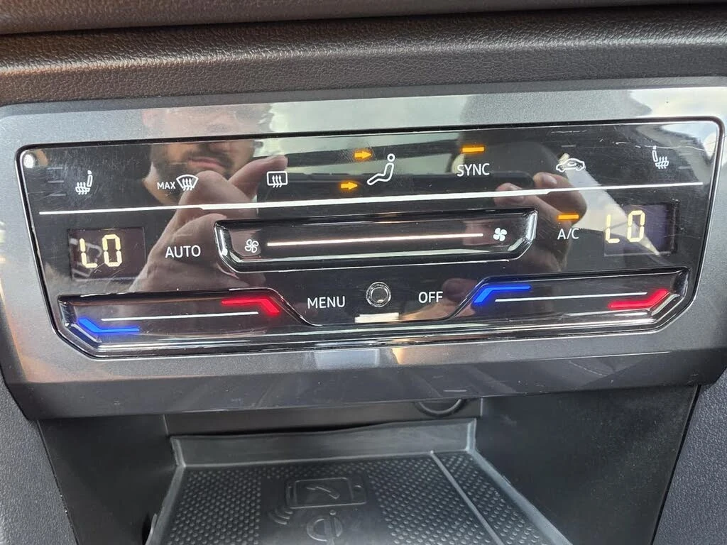 VW Tiguan 2.0T* R-LINE* 4MOTION* ДИСТРОНИК* ПАНО* КРАЙНА ЦЕН, снимка 11 - Автомобили и джипове - 55577296