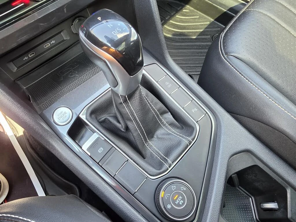 VW Tiguan 2.0T* R-LINE* 4MOTION* ДИСТРОНИК* ПАНО* КРАЙНА ЦЕН, снимка 12 - Автомобили и джипове - 55577296