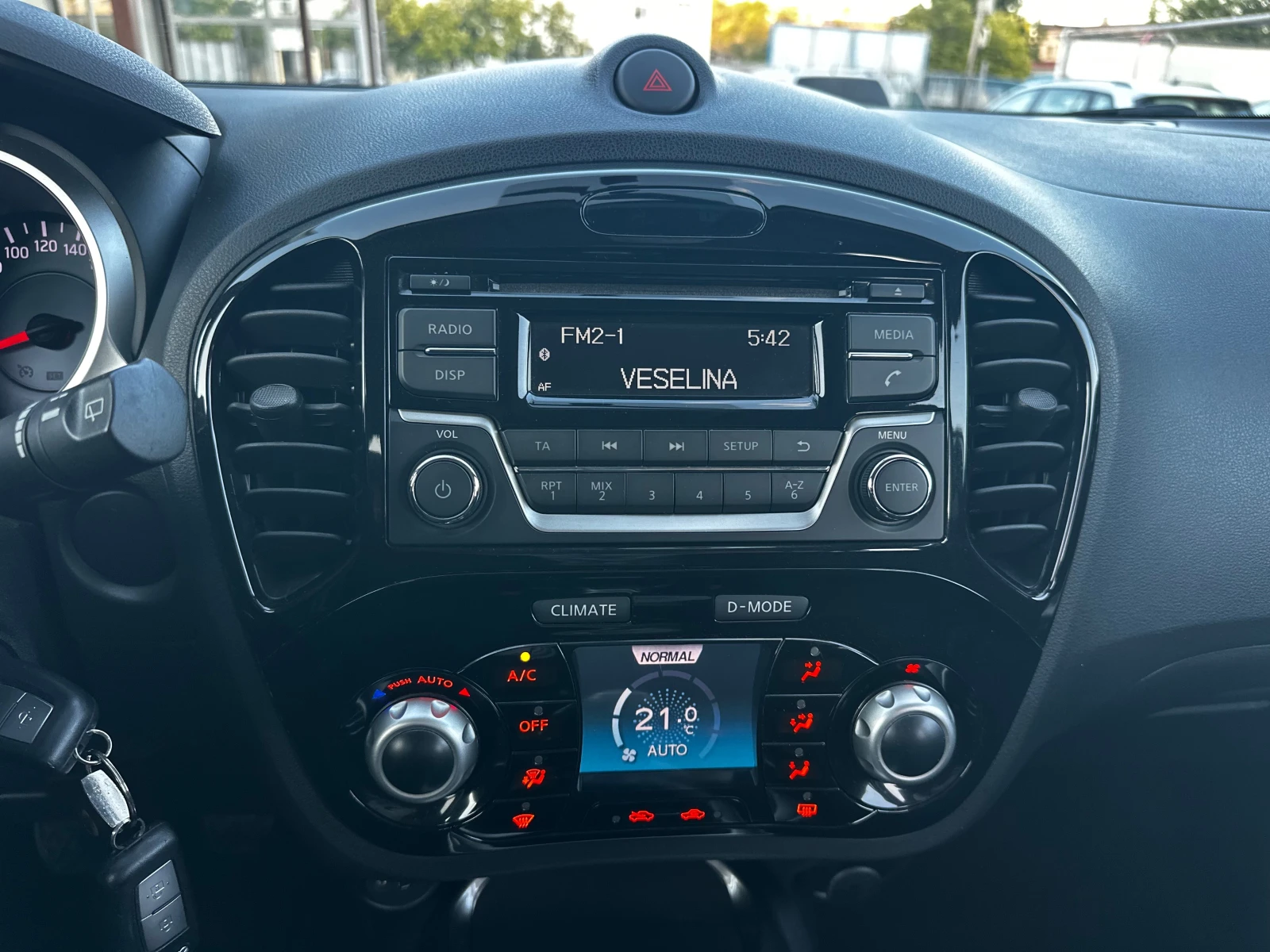 Nissan Juke 1.2i 115к.с Facelift, снимка 12 - Автомобили и джипове - 56136065