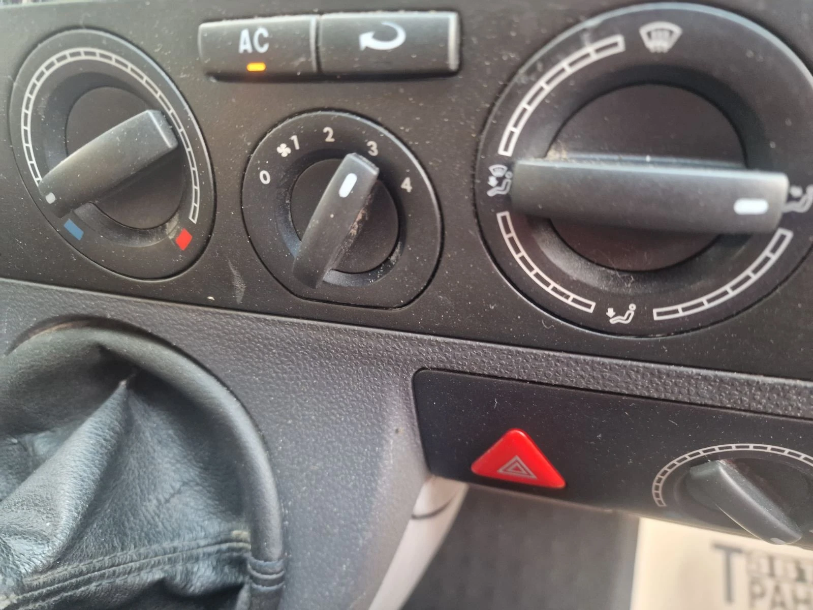 VW Transporter T5 - 2, 5TD- Synchro - изображение 10