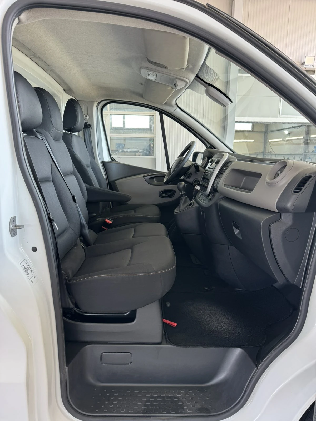 Nissan NV300 125ps* 6��* ��������* ����������  | Mobile.bg � ����������� 12