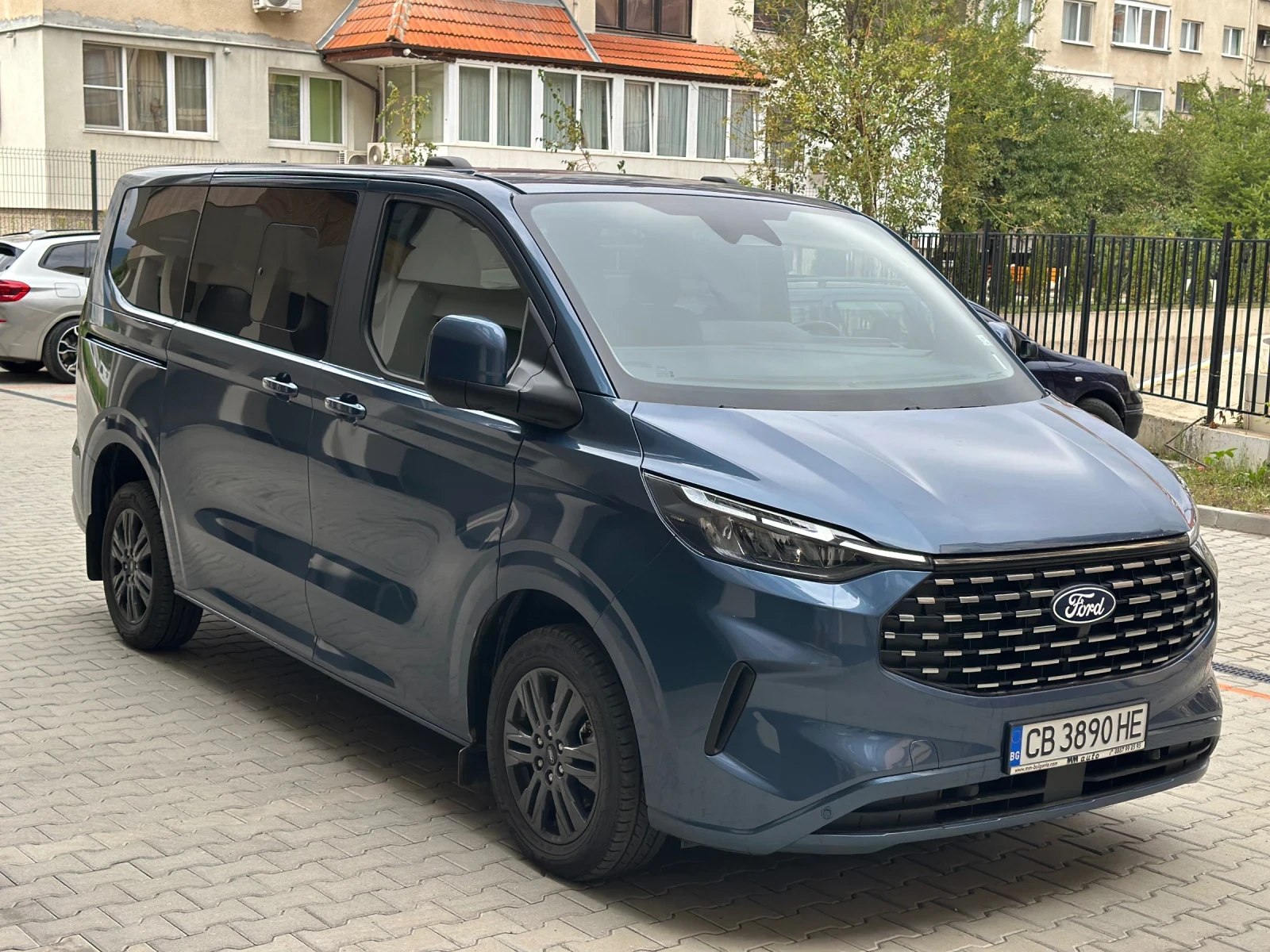 Ford Tourneo 2.0 Titanium TechnoPak+ LED, снимка 3 - Бусове и автобуси - 56733924