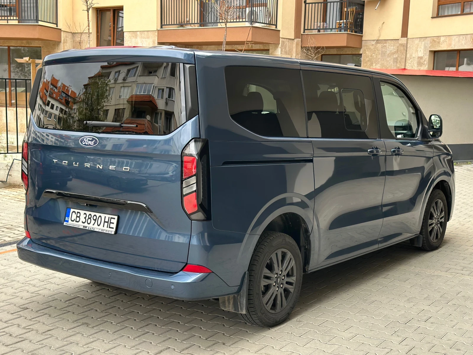 Ford Tourneo 2.0 Titanium TechnoPak+ LED, снимка 4 - Бусове и автобуси - 56733924