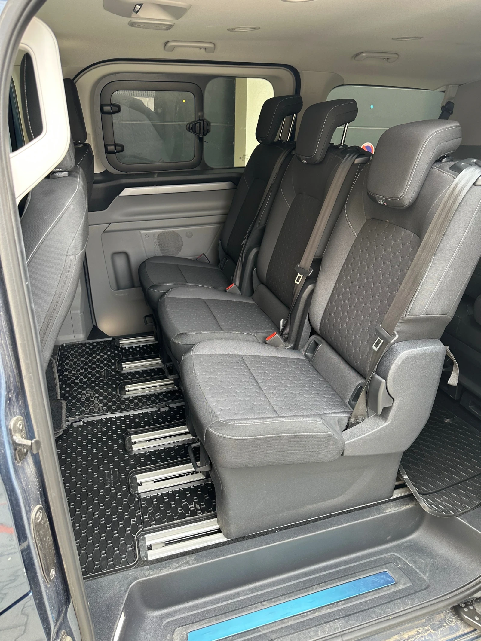 Ford Tourneo 2.0 Titanium TechnoPak+ LED, снимка 11 - Бусове и автобуси - 56733924