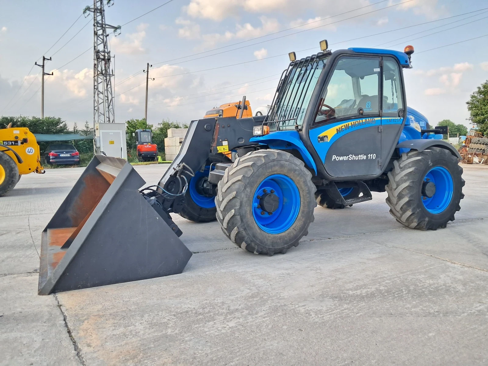 Телескопичен товарач New Holland LM 425 - изображение 4