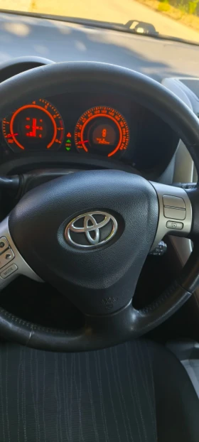 Toyota Auris, снимка 6