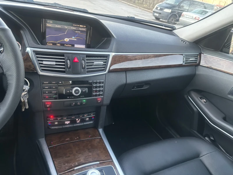 Mercedes-Benz E 250, снимка 16 - Автомобили и джипове - 48826107