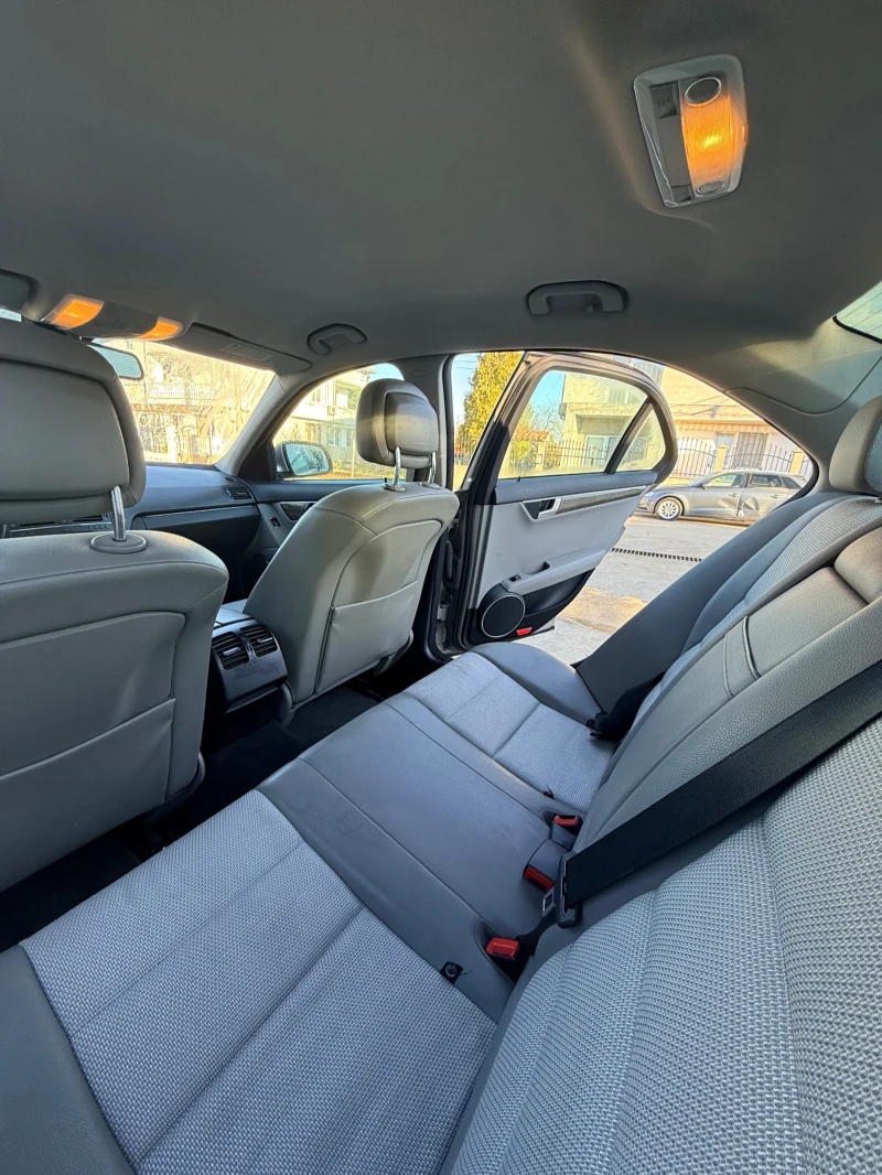 Mercedes-Benz C 320 Avantgarde, снимка 11 - Автомобили и джипове - 52825843
