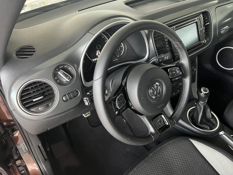 VW Beetle 2.0 TDI | Панорама | R-Line | Fender Audio | Xenon, снимка 7 - Автомобили и джипове - 53045302