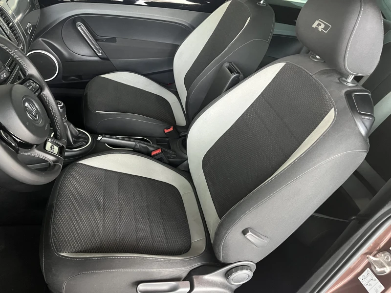 VW Beetle 2.0 TDI | Панорама | R-Line | Fender Audio | Xenon, снимка 8 - Автомобили и джипове - 53045302