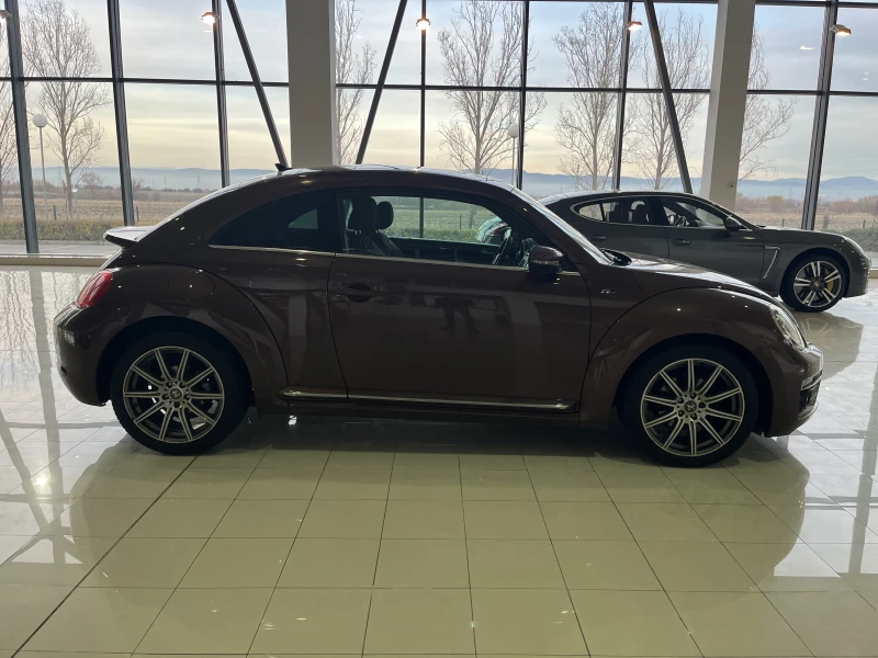 VW Beetle 2.0 TDI | Панорама | R-Line | Fender Audio | Xenon, снимка 3 - Автомобили и джипове - 53045302