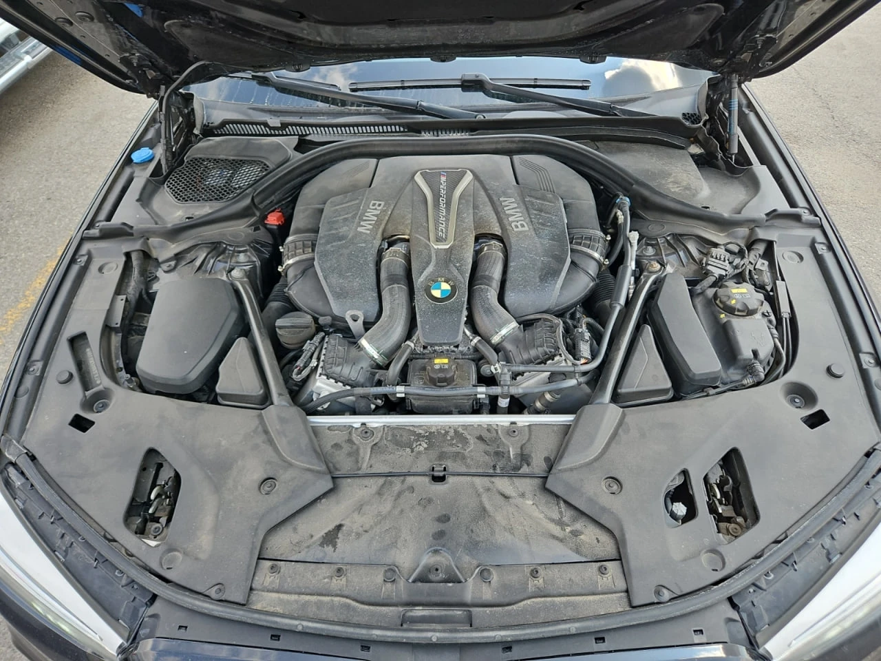 BMW 550 * CARFAX * АВТО КРЕДИТ * ЦЕНА ДО БГ! - изображение 10