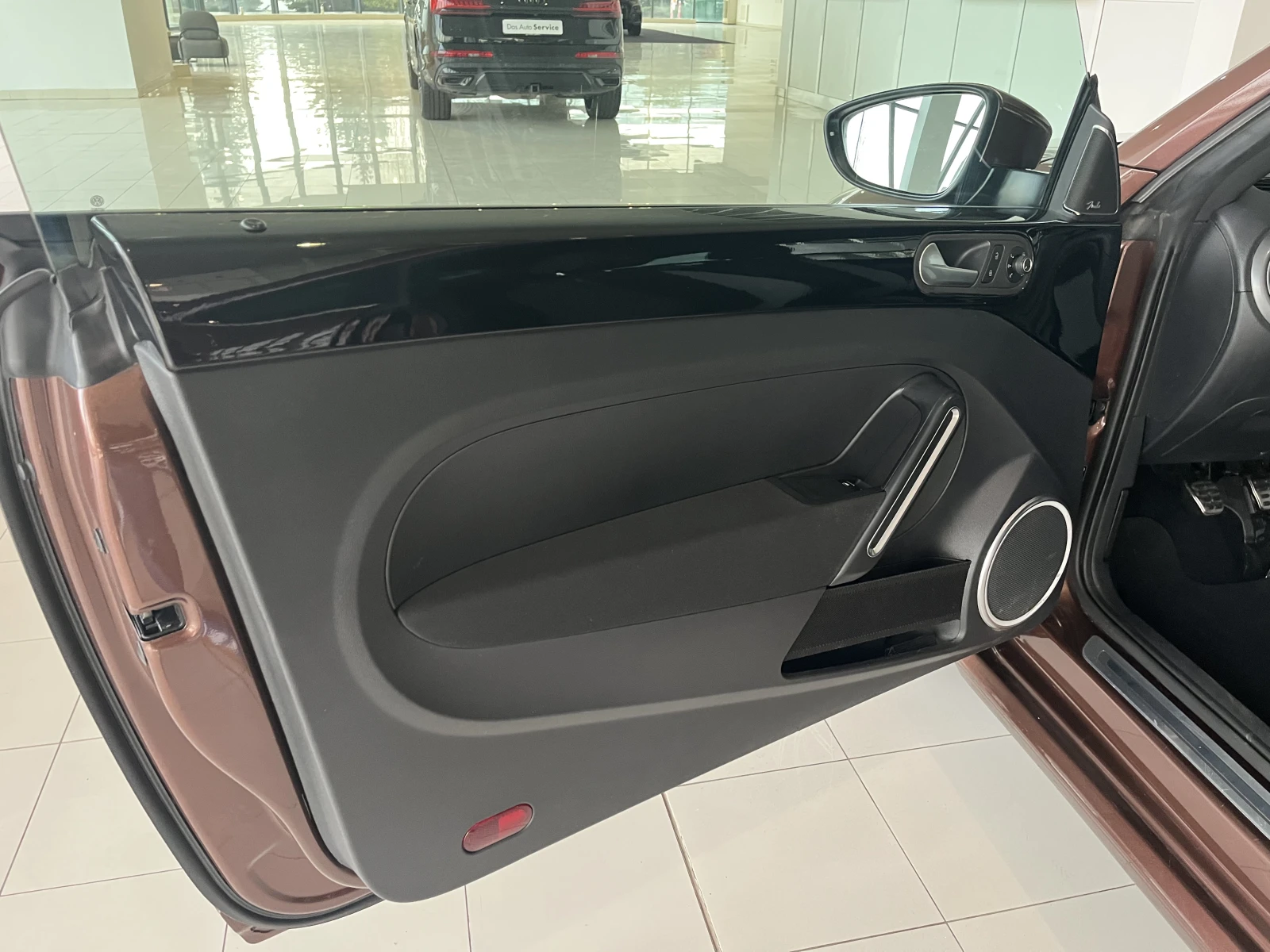 VW Beetle 2.0 TDI | Панорама | R-Line | Fender Audio | Xenon - изображение 6