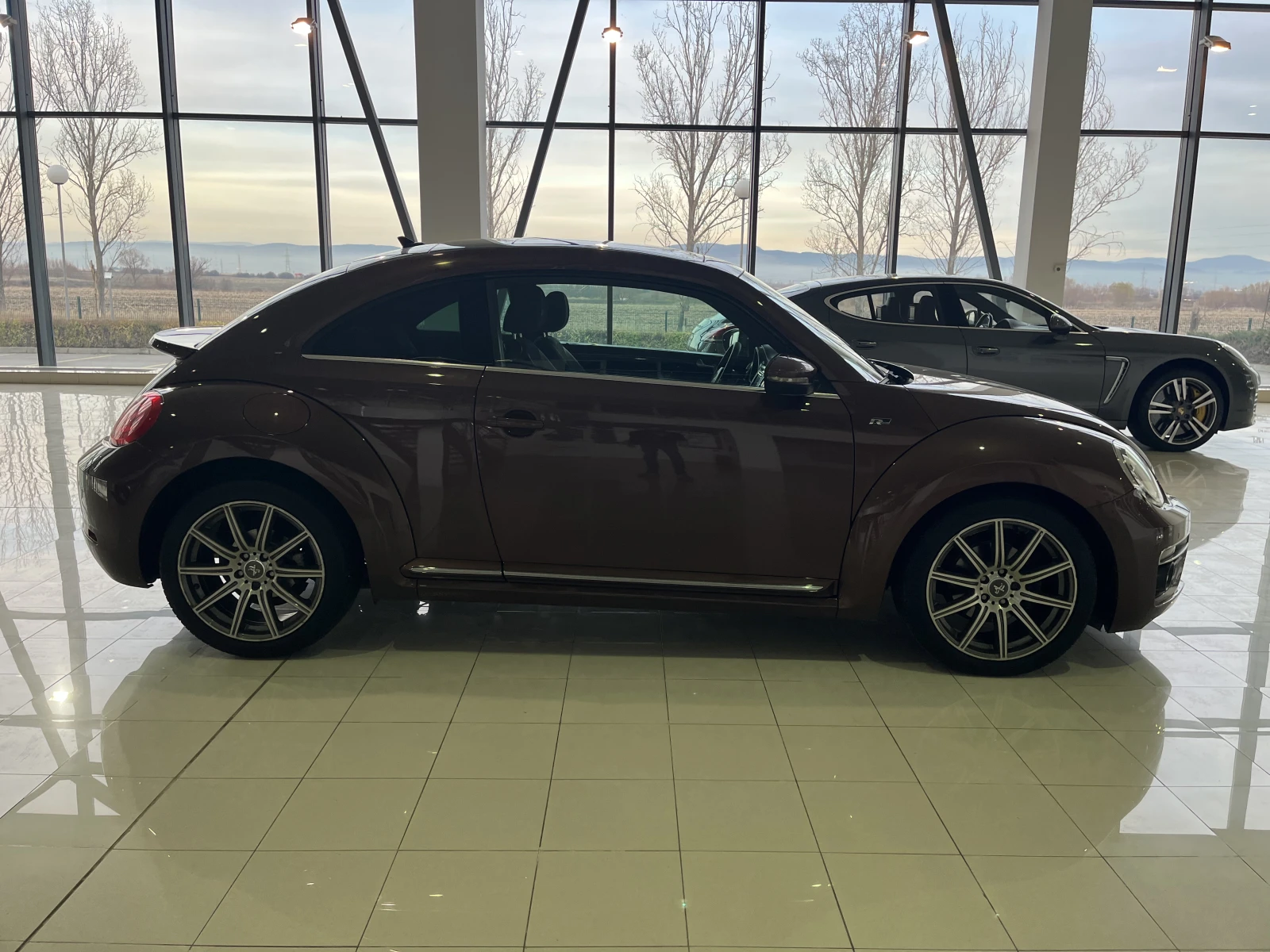 VW Beetle 2.0 TDI | Панорама | R-Line | Fender Audio | Xenon - изображение 3