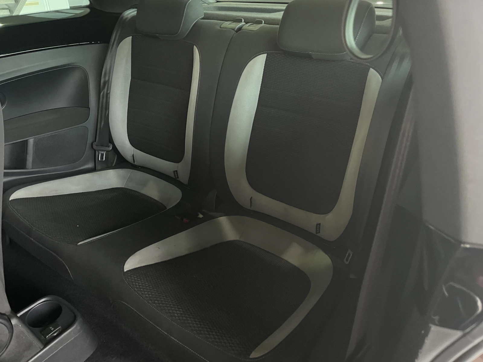 VW Beetle 2.0 TDI | Панорама | R-Line | Fender Audio | Xenon - изображение 9