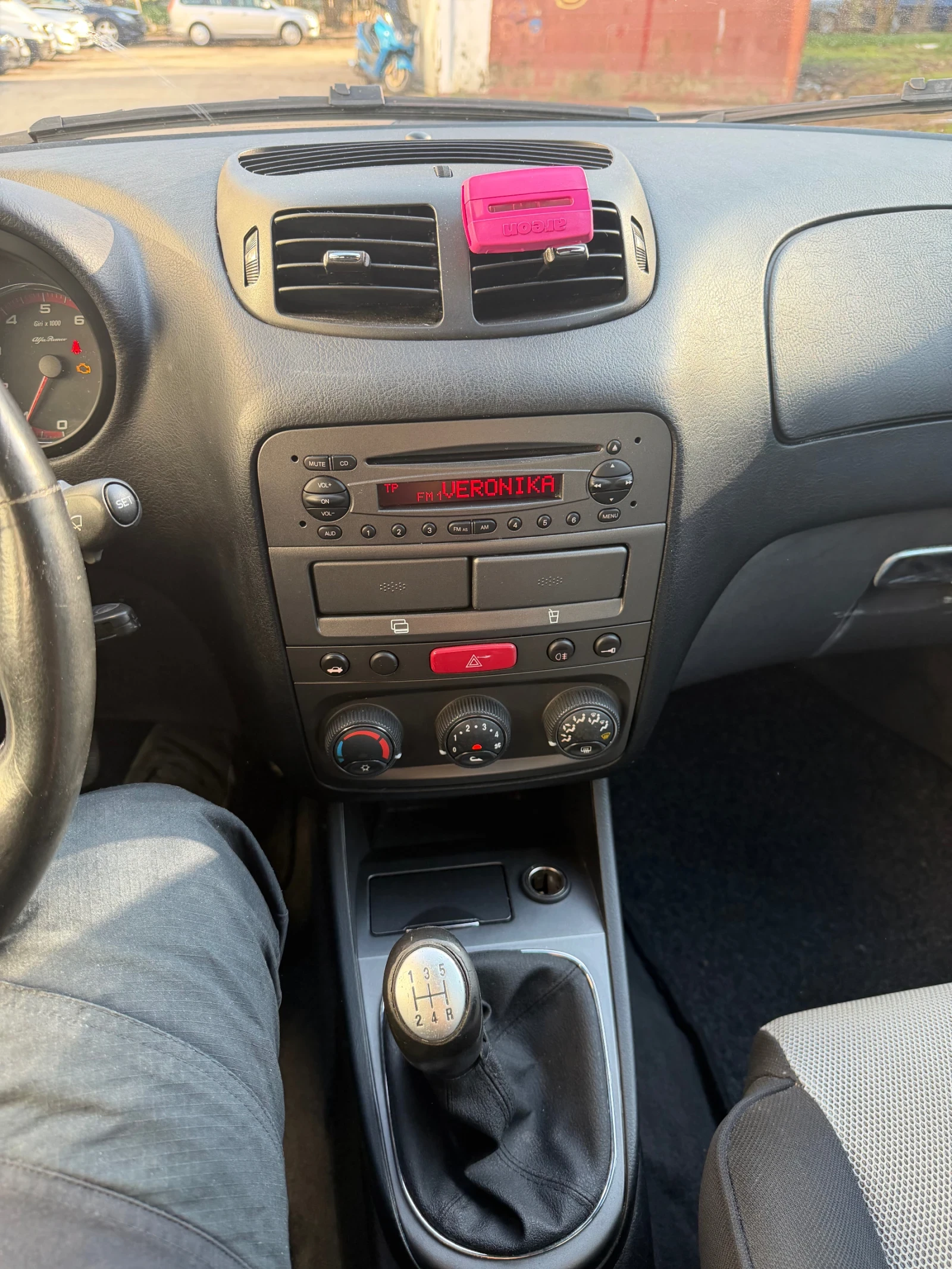 Alfa Romeo 147 1.6, снимка 9 - Автомобили и джипове - 53851858