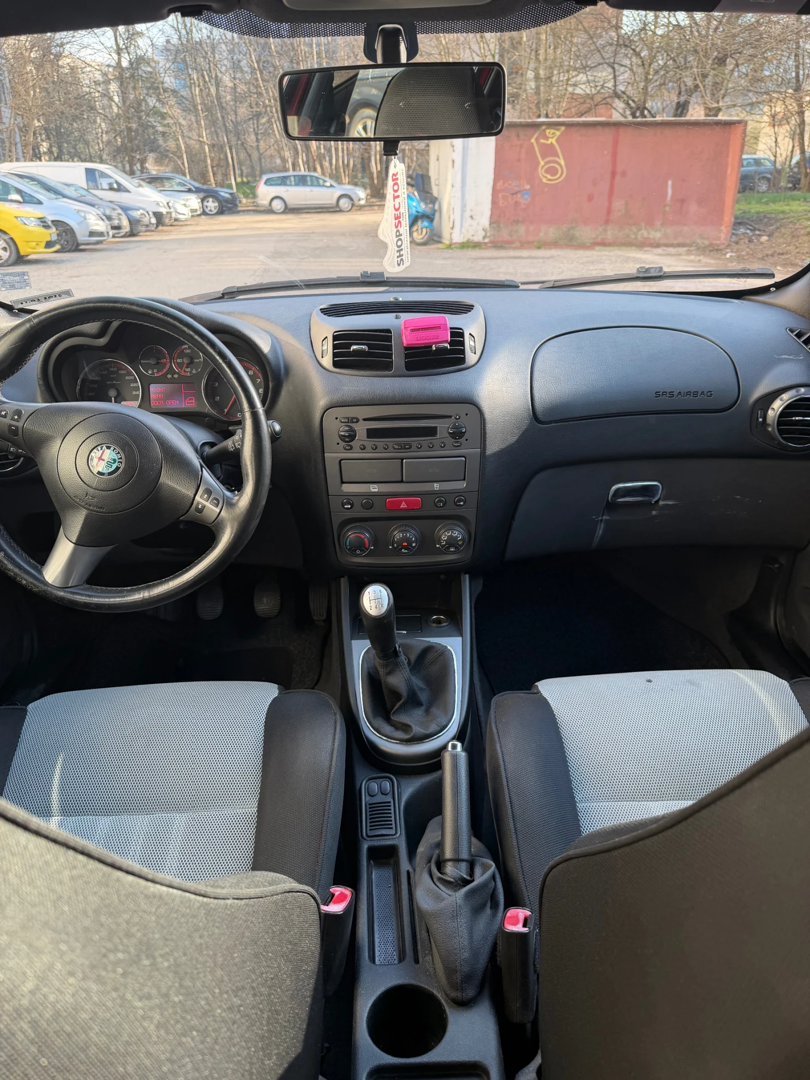 Alfa Romeo 147 1.6, снимка 8 - Автомобили и джипове - 53851858