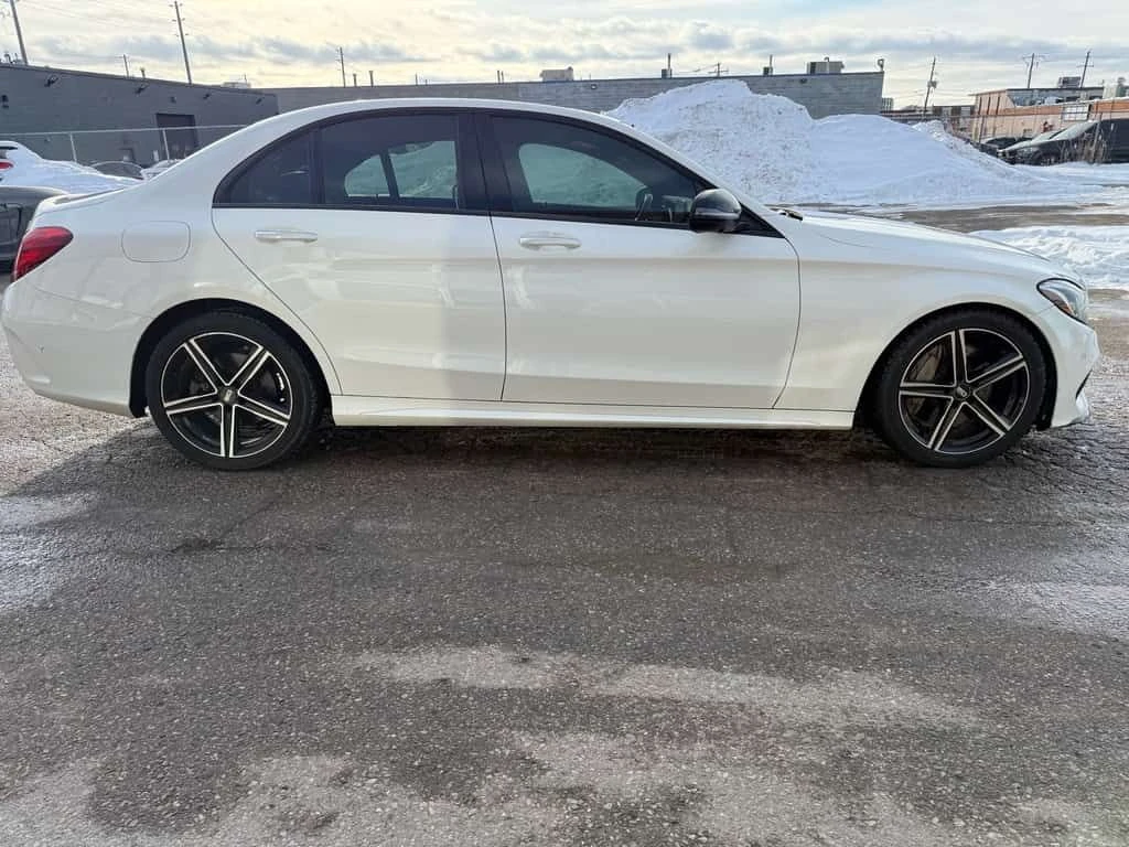 Mercedes-Benz C 300 * 4MATIC Navigation/Pano Sunroof/Rear Camera/L * , снимка 6 - Автомобили и джипове - 54112703