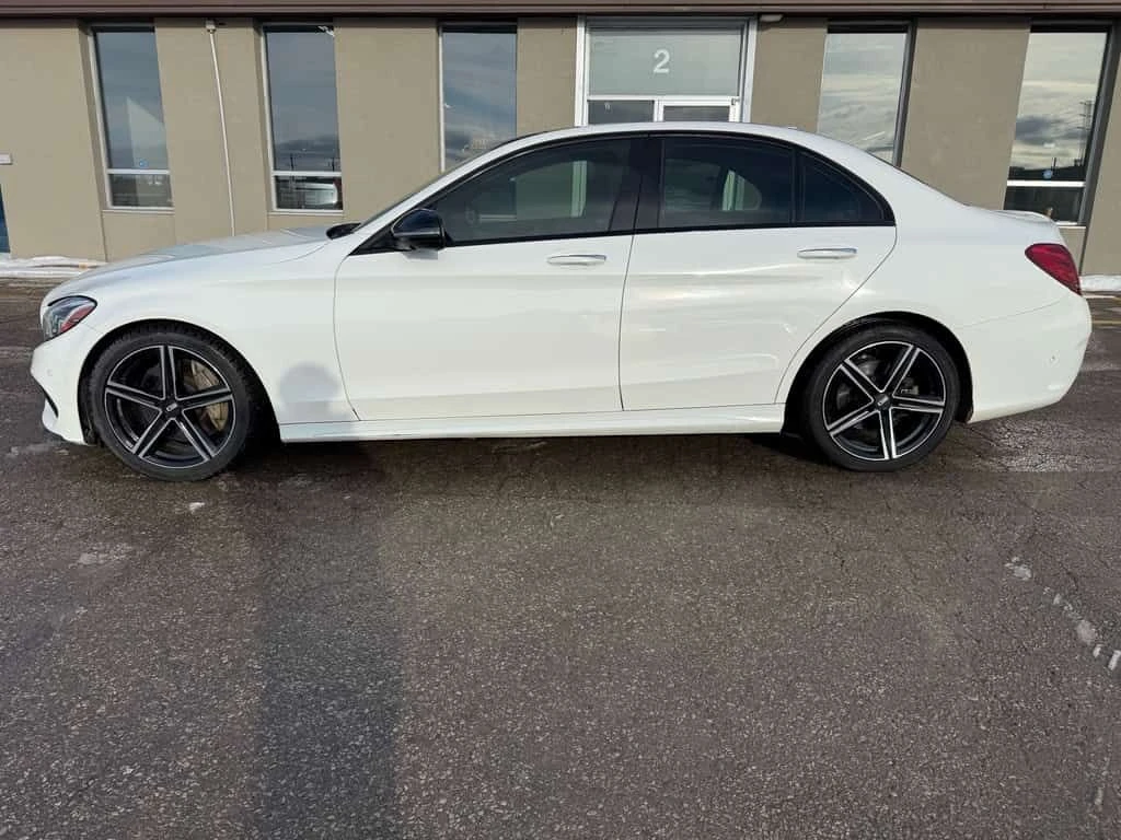 Mercedes-Benz C 300 * 4MATIC Navigation/Pano Sunroof/Rear Camera/L * , снимка 2 - Автомобили и джипове - 54112703