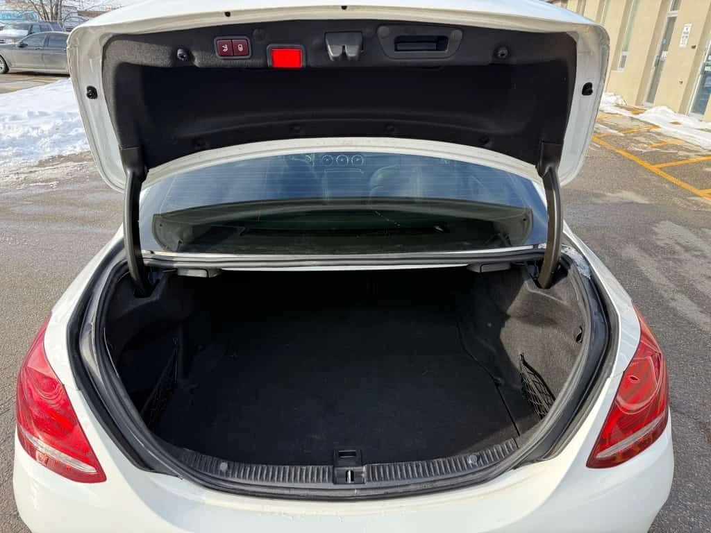 Mercedes-Benz C 300 * 4MATIC Navigation/Pano Sunroof/Rear Camera/L * , снимка 8 - Автомобили и джипове - 54112703