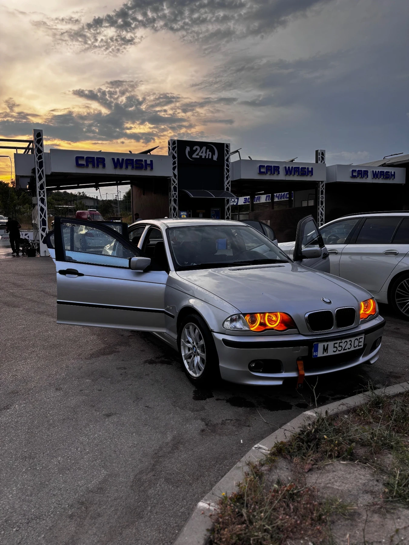 BMW 320, снимка 2 - Автомобили и джипове - 55011811