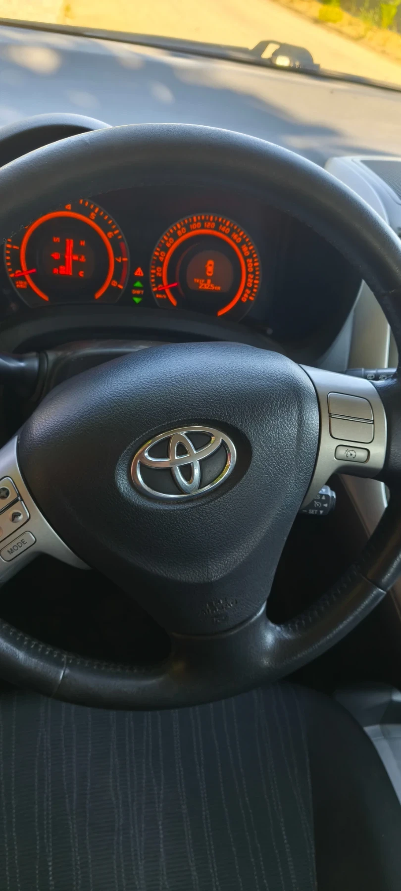 Toyota Auris, снимка 6 - Автомобили и джипове - 55049631