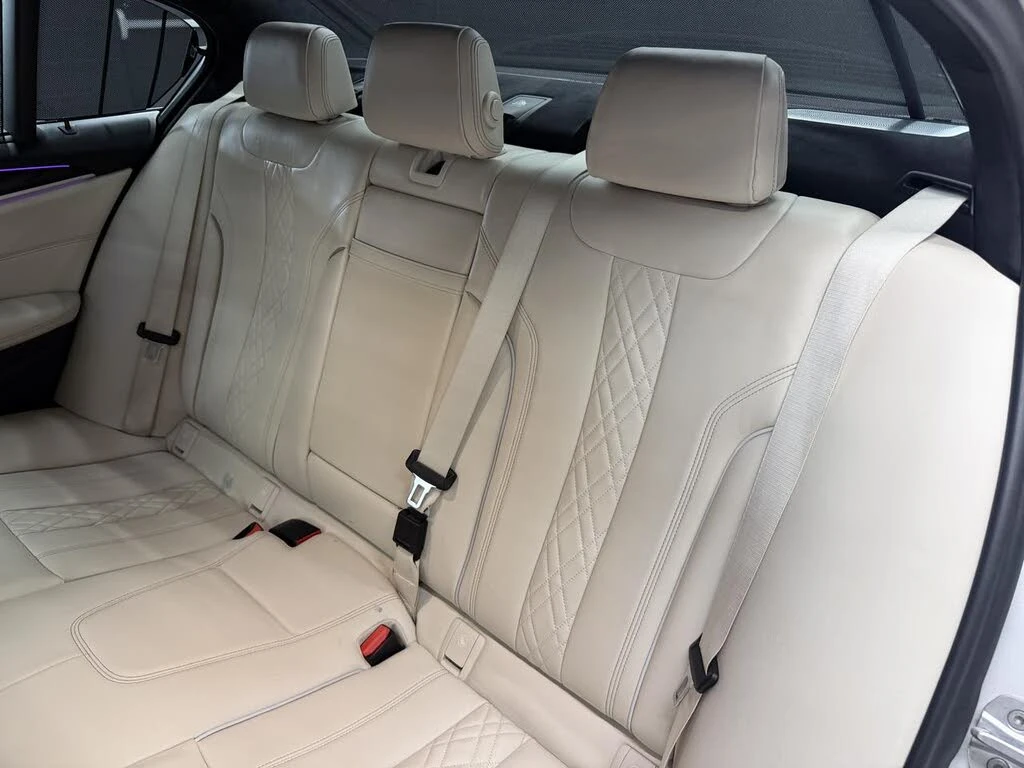 BMW 550 XDRIVE/МАСАЖИ/ПОДГРЕВ/ОБДУХВАНЕ/360 КАМЕРИ/ПАНОРАМ, снимка 17 - Автомобили и джипове - 55129611