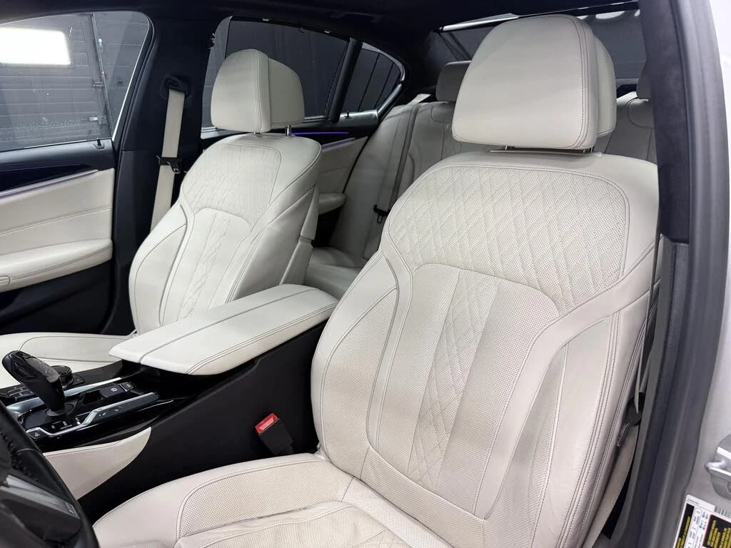 BMW 550 XDRIVE/МАСАЖИ/ПОДГРЕВ/ОБДУХВАНЕ/360 КАМЕРИ/ПАНОРАМ, снимка 9 - Автомобили и джипове - 55129611