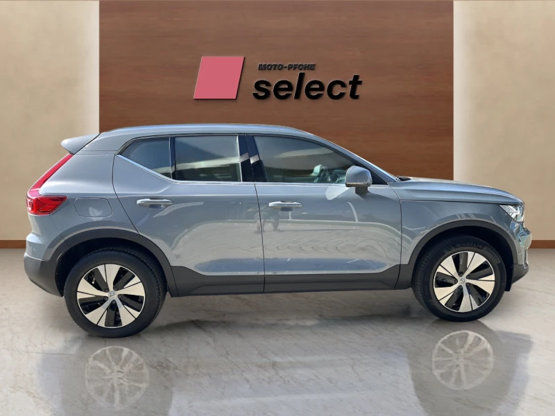 Volvo XC40 1.5 T4, снимка 4 - Автомобили и джипове - 48360406