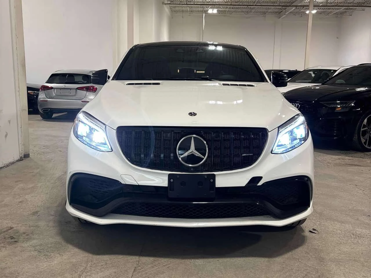 Mercedes-Benz GLE 450 AMG 63 PACK/360 CAM/AMBIENT/PANO, снимка 2 - Автомобили и джипове - 53842365