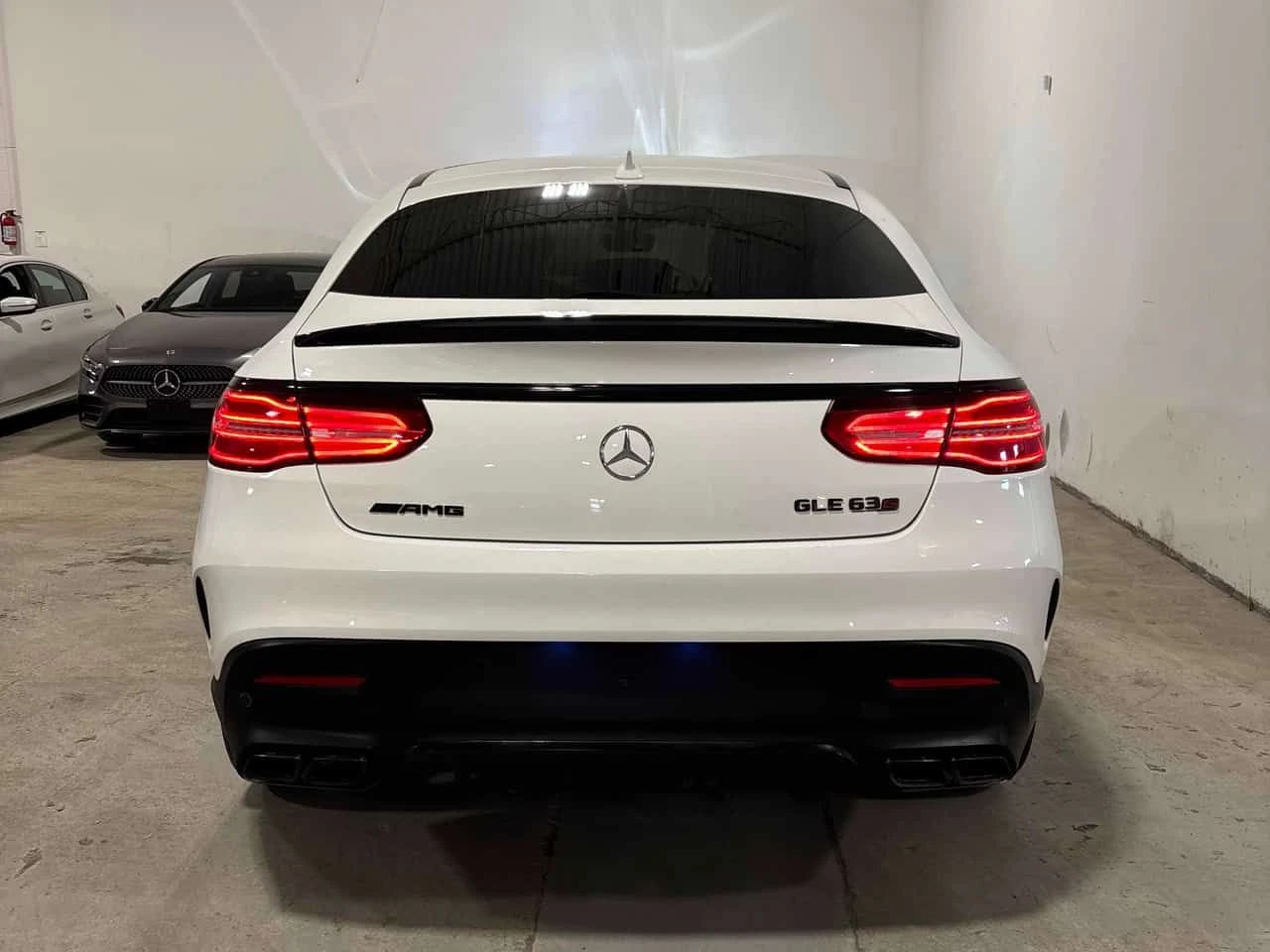 Mercedes-Benz GLE 450 AMG 63 PACK/360 CAM/AMBIENT/PANO, снимка 5 - Автомобили и джипове - 53842365