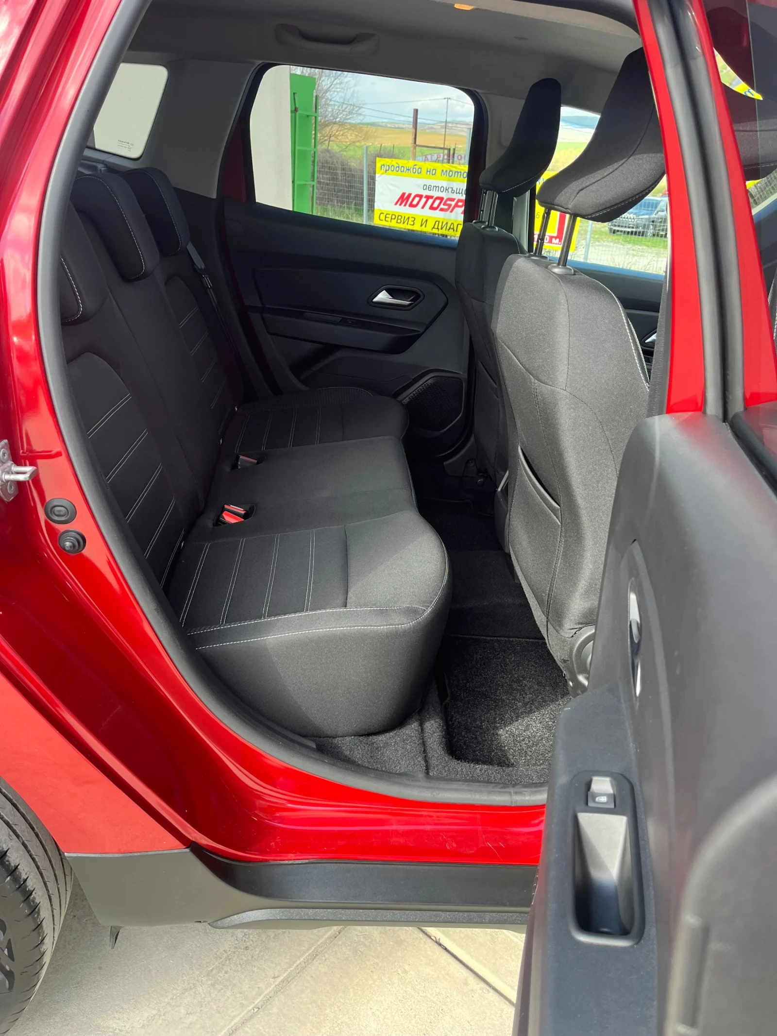 Dacia Duster, снимка 9 - Автомобили и джипове - 54151798