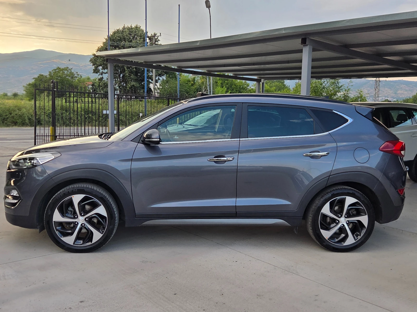 Hyundai Tucson 1.7 CRDI PANORAMA* * KAYLESS GO* KAMERA* , снимка 4 - Автомобили и джипове - 55306771