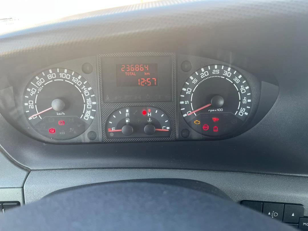 Iveco Daily 35C18 XXL 3.5T 3.0L 180KC 7.30М * КЛИМА ПЕРФЕКТЕН, снимка 13 - Бусове и автобуси - 53806687