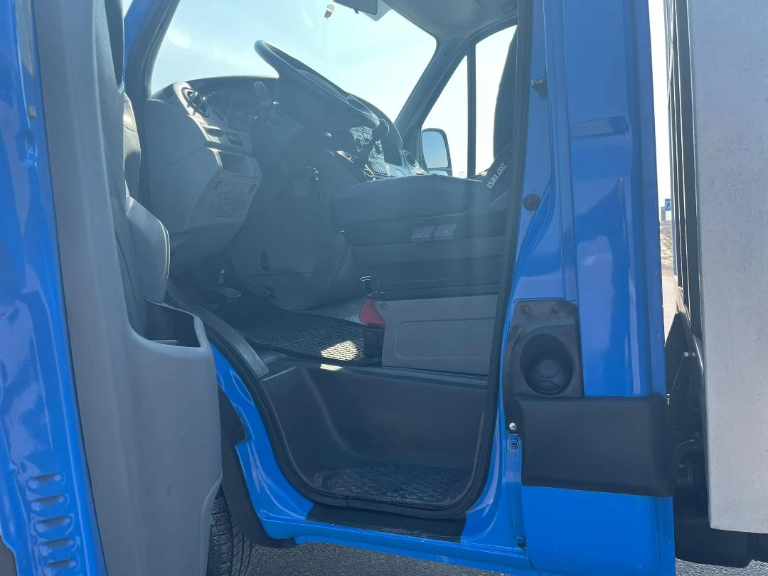 Iveco Daily 35C18 XXL 3.5T 3.0L 180KC 7.30М * КЛИМА ПЕРФЕКТЕН, снимка 12 - Бусове и автобуси - 53806687