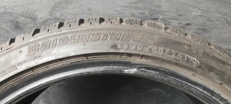 Гуми Зимни 225/40R19, снимка 5 - Гуми и джанти - 35133680