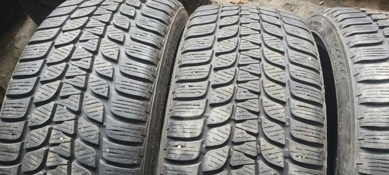 Гуми Зимни 225/40R19, снимка 2 - Гуми и джанти - 35133680