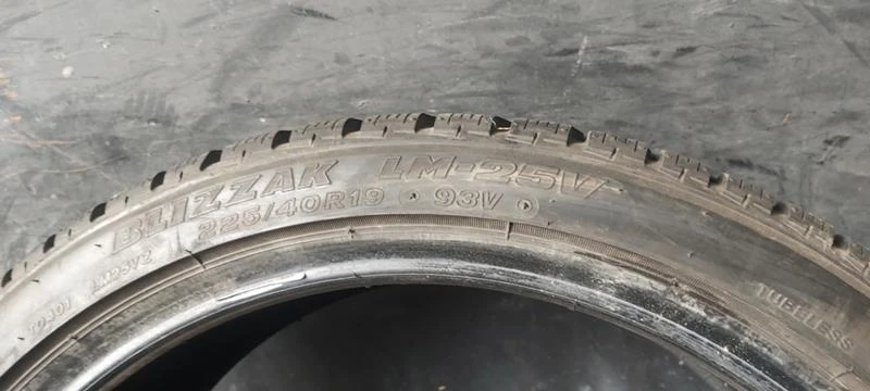 Гуми Зимни 225/40R19, снимка 6 - Гуми и джанти - 35133680