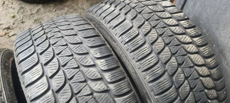 Гуми Зимни 225/40R19, снимка 3 - Гуми и джанти - 35133680