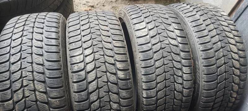 Гуми Зимни 225/40R19, снимка 1 - Гуми и джанти - 35133680