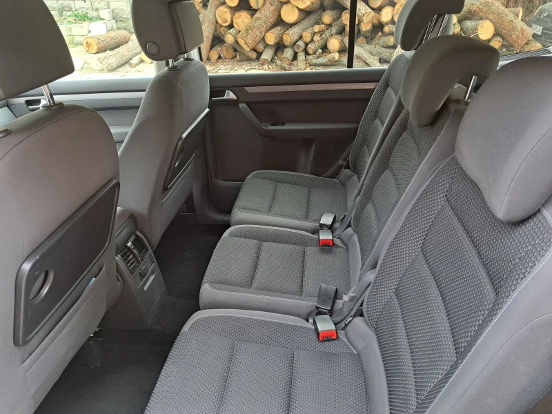 VW Touran 1.6TDI DSG, снимка 9 - Автомобили и джипове - 46957084